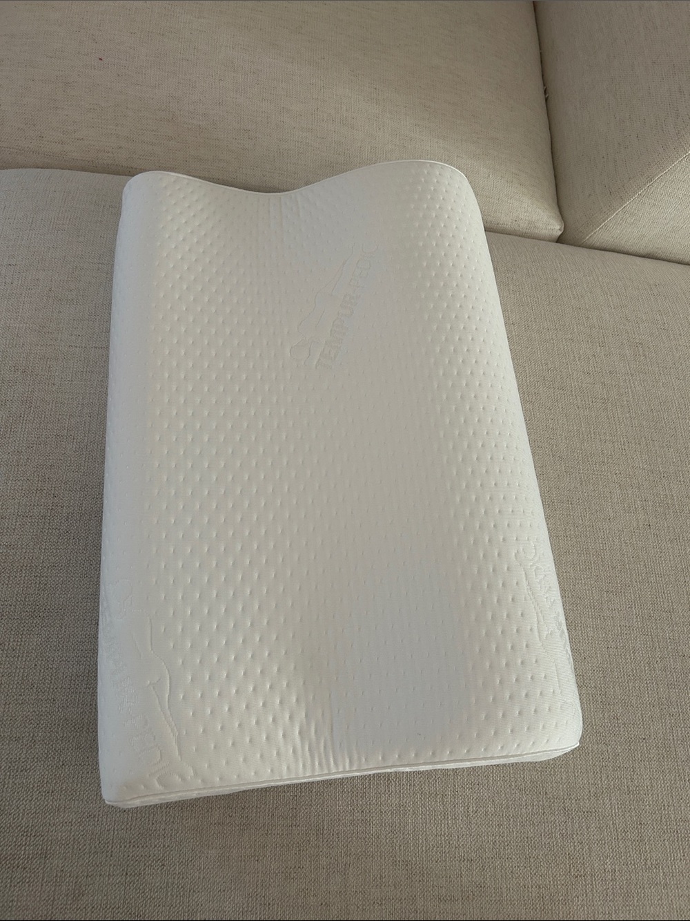 Tempur-Pedic Tempur Ergo Neck pillow Medium Profile, White, NWT
